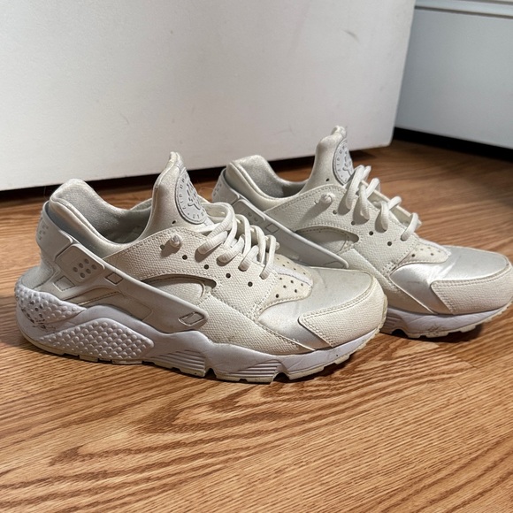 Nike Air Huarache Cream Sneakers - Picture 1 of 5